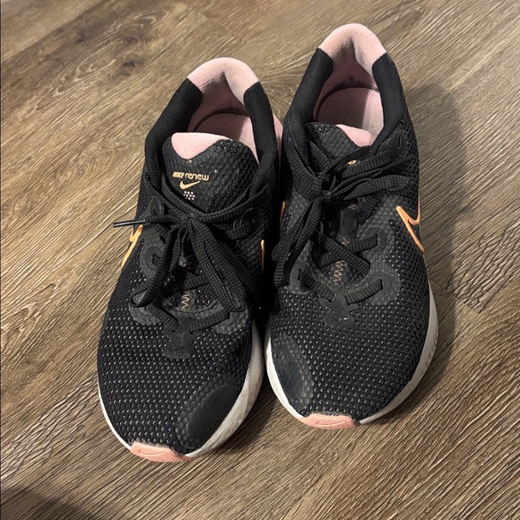 Nike Women's Black and Pink Athletic Shoes - Picture 3 of 5